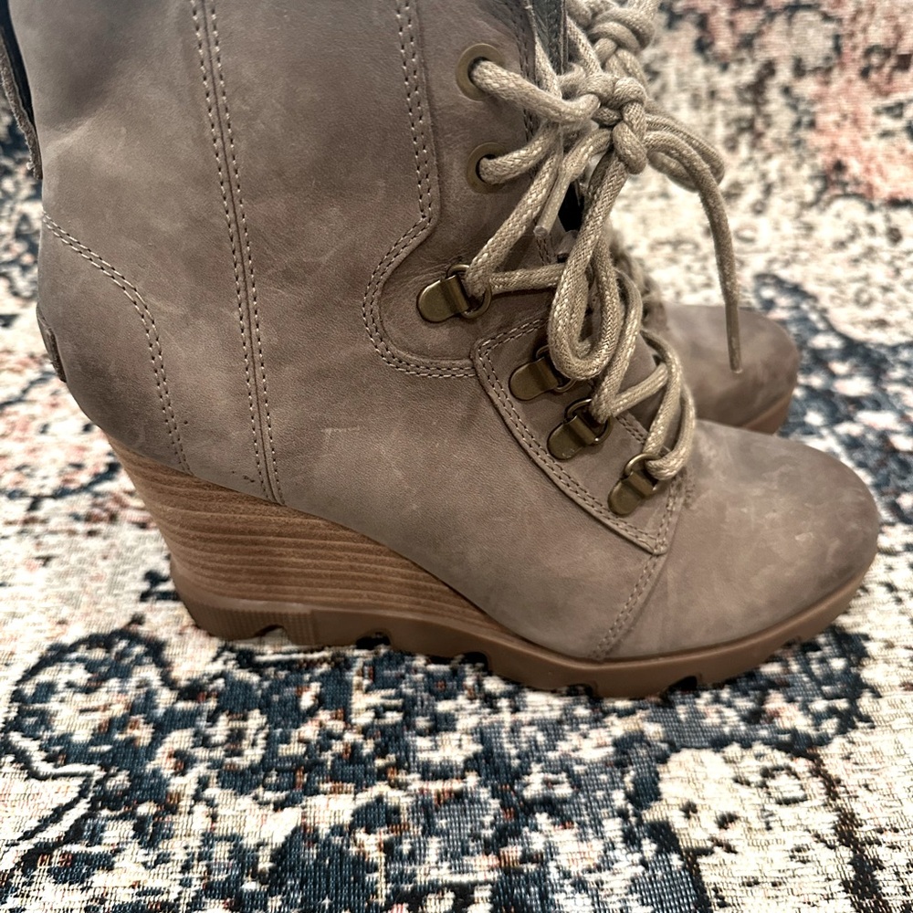 Sorel lace up boots wedge style